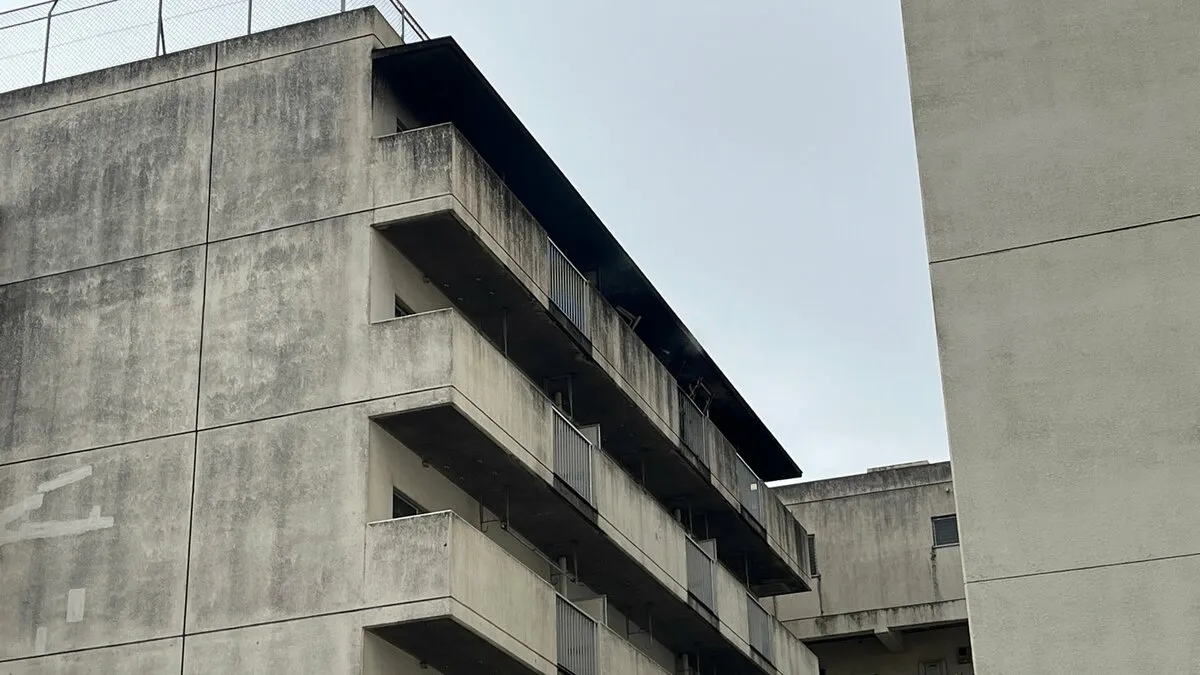 千葉・中央区でマンション火災　焼け跡から性別不明の2人の遺体　10代の姉妹と連絡取れず　身元確認と安否確認急ぐ　千葉県警