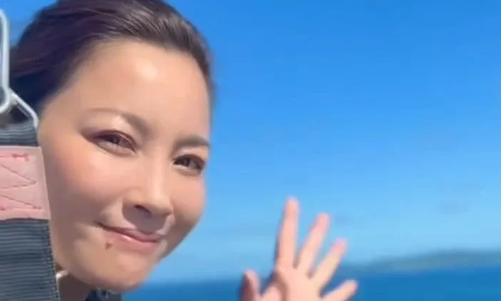 【瀬戸朝香】「めーーーっちゃ　さいこーの眺めっ」パラセーリングで最高の夏の思い出