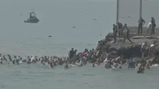 北アフリカのスペイン領セウタにモロッコからの数千人の移民流入