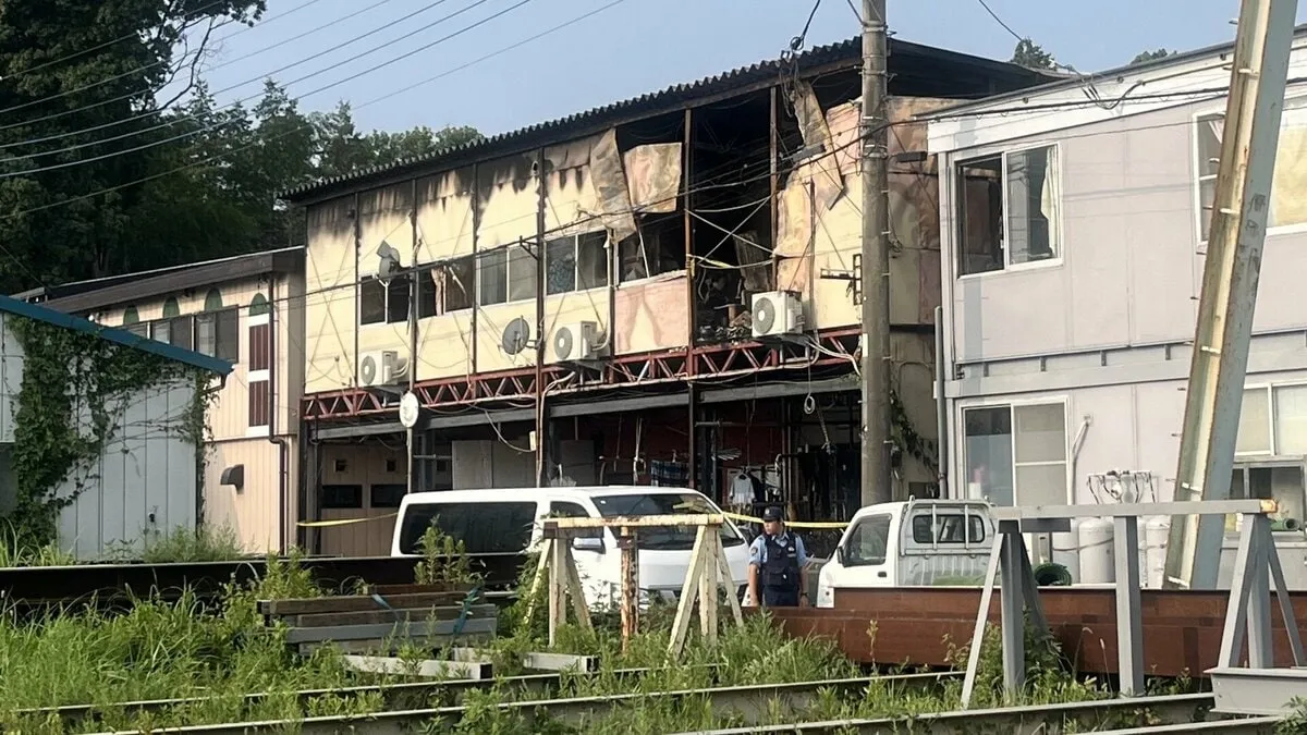 千葉・白井市でアパート火災　住人とみられる2人死亡　消防隊員も2人搬送