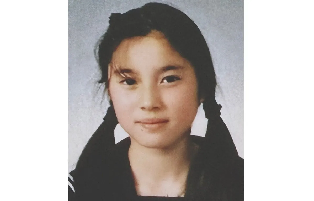 【 瀬戸朝香 】　「中学時代のわたし…笑笑」　学生時代の写真をアップ　「33年の時を経て　3年間通った場所に戻ってきたよ…」