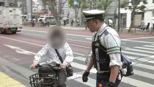 自転車「青切符」導入1か月 全国で約2100件交付 「一時不停止」「スマホながら運転」が全体の7割 「子どもと2人乗り」に交付なし　警察庁
