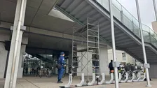 埼玉・川口市役所敷地内　塗装工事中の男性作業員（70）が転落死　高さ約3mの足場から落ちたか