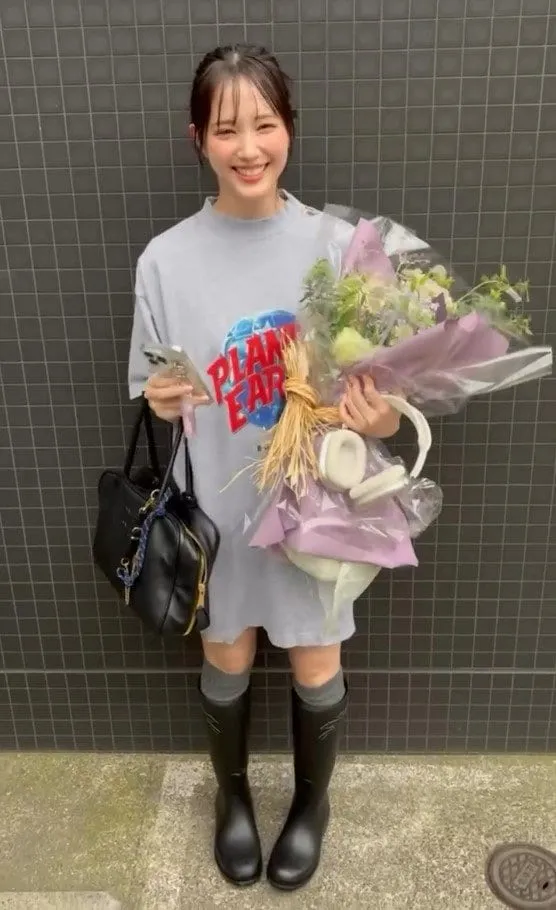【 本田翼 】 「あったかいとおもったら寒いし 寒いとおもったらそうでもない、いや風が冷たいみたいなね、ぼやいちゃった」 私服ショット公開