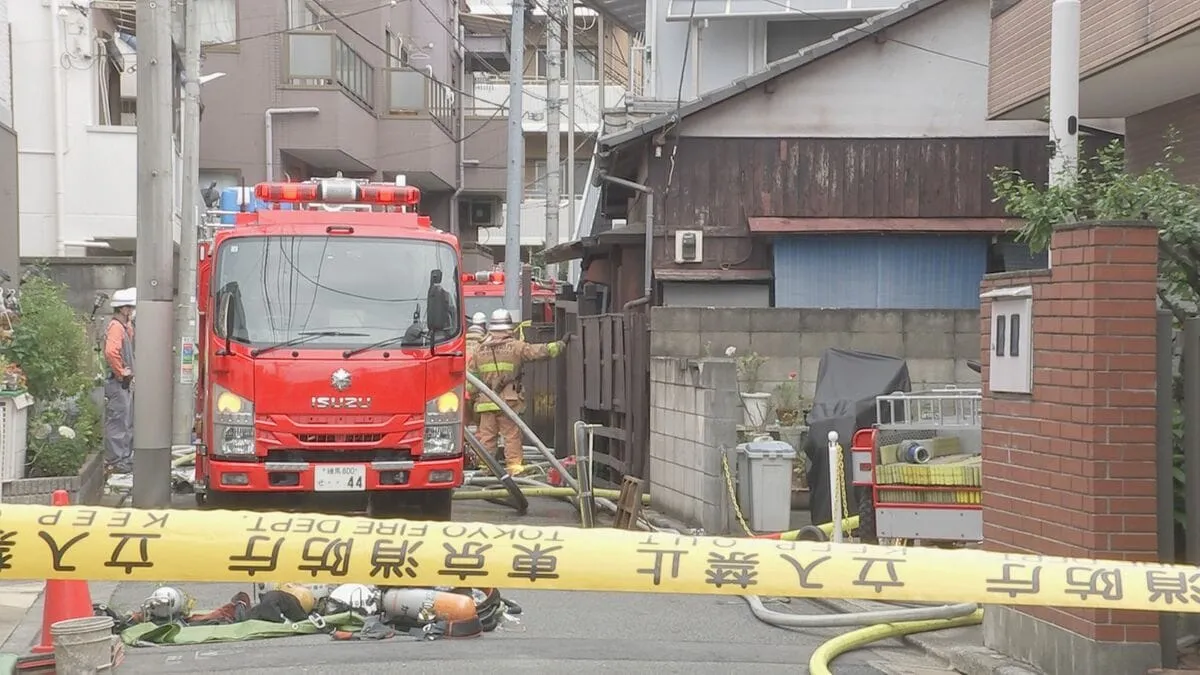 住宅火災で1人の遺体見つかる　この家で暮らす105歳女性か　東京・中野区