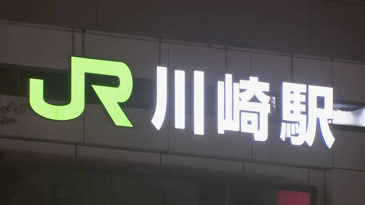 JR東海道線・女性切りつけ事件　防犯カメラに駅で“乗車の順番”めぐりトラブルになる様子　女は逃走中　警察は傷害事件とみて行方追う　神奈川県警