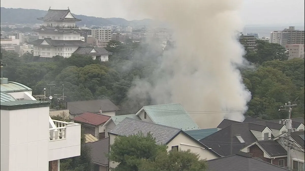 【速報】「黒煙が見える」神奈川県の小田原城近くで建物火災　現在も延焼中　午前11時45分現在