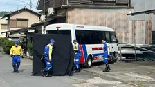 スクールバスに女の子がはねられ重傷 運転手の男は過失運転傷害の疑いで現行犯逮捕 「アクセルとブレーキを踏み間違えた」 東京・あきる野市 警視庁