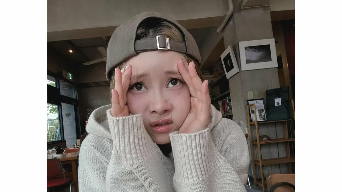 【 重盛さと美 】　「OFF重盛」　変顔とカジュアルコーデを披露　「変顔まで愛でたい」「赤ちゃんっぽくてかわいい」など反響続々