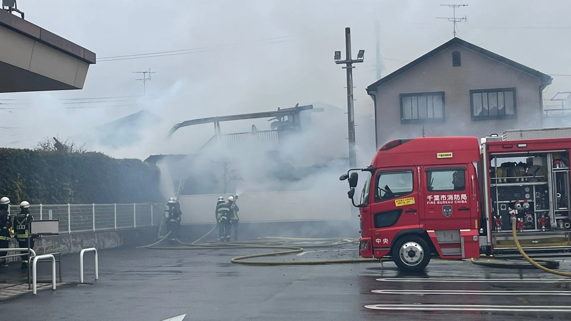 【速報】千葉市・中央区の木造住宅で火事　住人の60代の女性がけが　