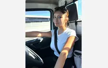 【 三田悠貴 】　愛車の軽トラで疾走　投稿動画に　ファン反響　「運転してるとこカッコいい」「素敵過ぎです！」