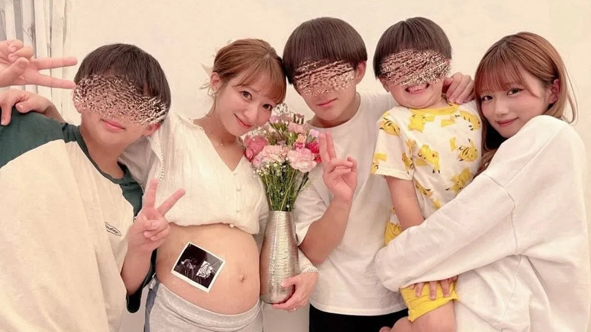 【 辻󠄀希美 】　「もう…幸せ過ぎる母の日でした」　母の日のお祝いに感無量　第5子妊娠中　ふっくらお腹の家族写真公開