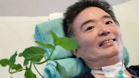 【ニャンちゅう】　声優・津久井教生さん　秋の味覚・梨を味わう　「まだまだ飲み込めますように」 【ＡＬＳ闘病】