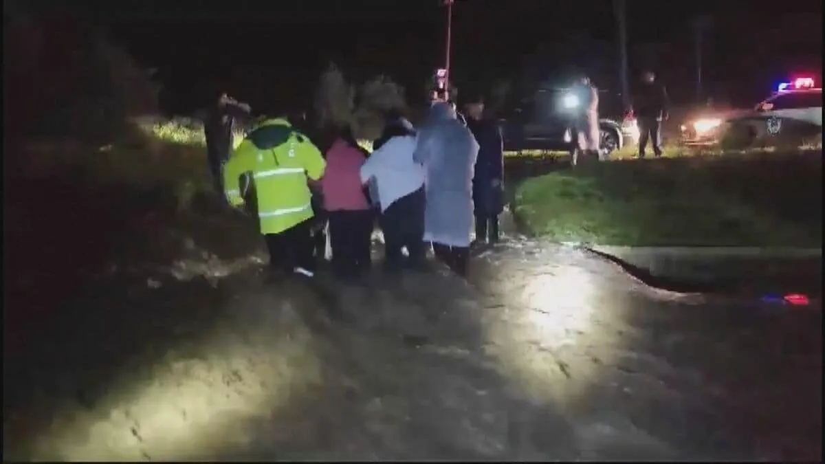 中国・甘粛省の大雨による土砂災害 死者15人に いまだ28人が行方不明