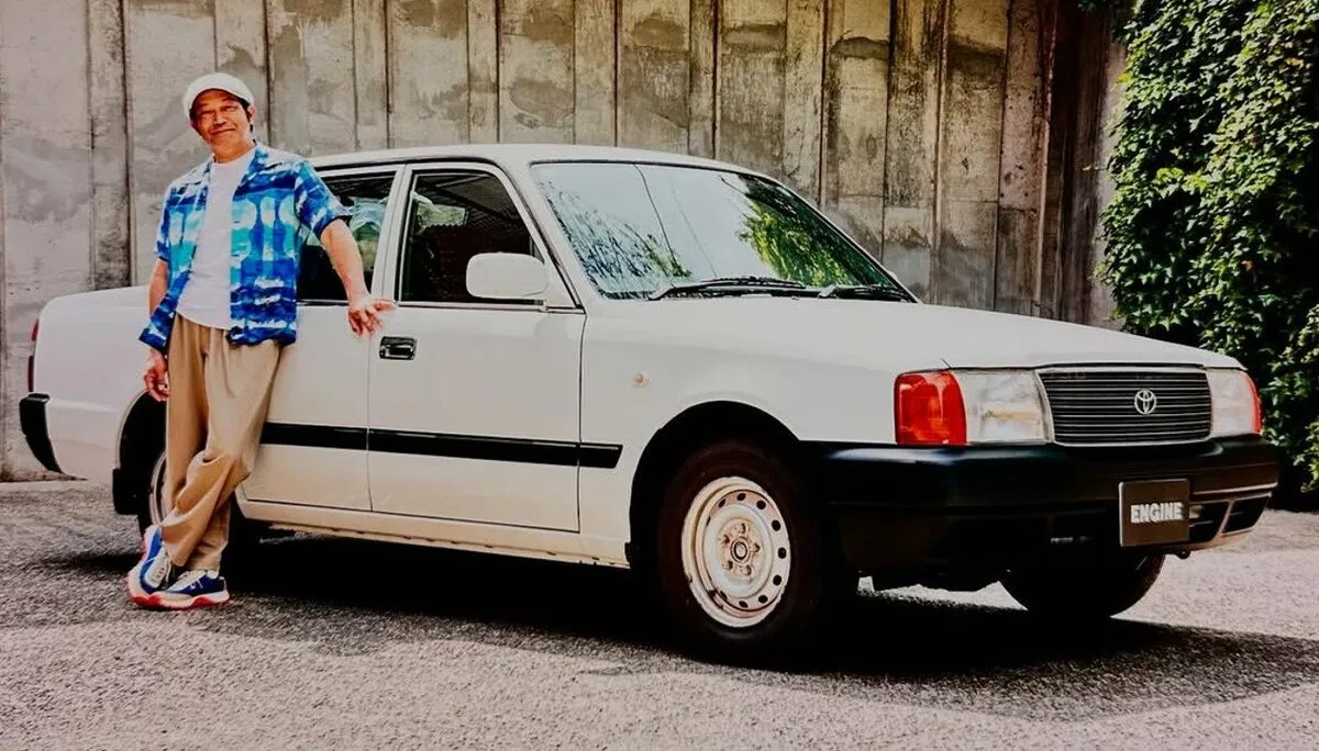 【 山口智充 】　愛車『トヨタコンフォートデラックス』　「元教習車（タクシーか教習車向きでしか生産されていない）なので、バックミラー２つと助手席側教官用ブレーキ（車検上作動不可）が付いてるんです