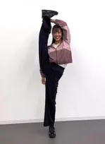 【 岡副麻希 】　驚異のI字バランス披露　「あまりに動きやすいので、試しにひさしぶりにI字バランスをやってみました」