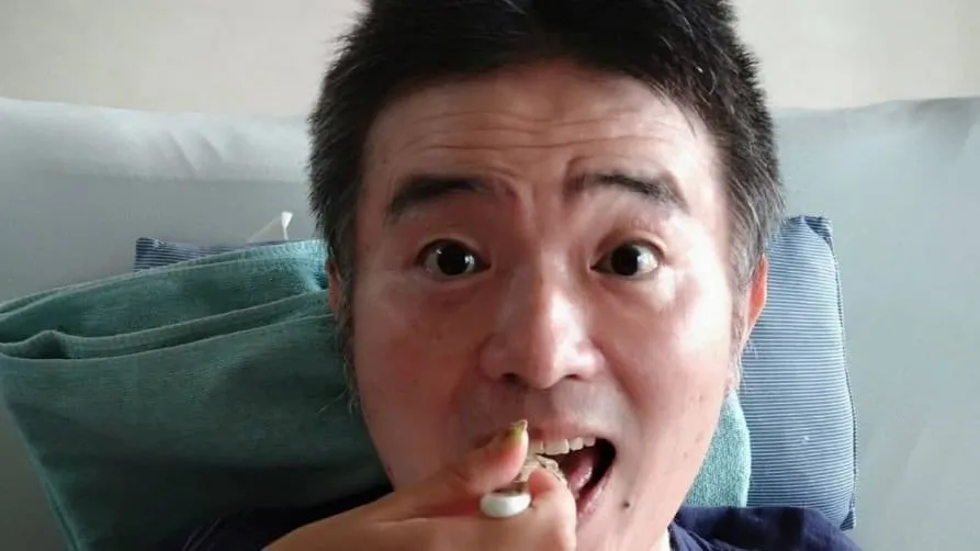 【ニャンちゅう】声優・津久井教生さん 「ソース味って本当にすごいと思うのです」お好み焼きを堪能【ALS闘病】