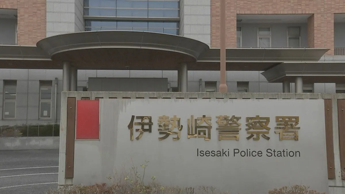 「女性の下着が見たかった」前橋市の中学校教諭の男（29）を現行犯逮捕　パチンコ店で女性（30代）のスカート内を盗撮した疑い