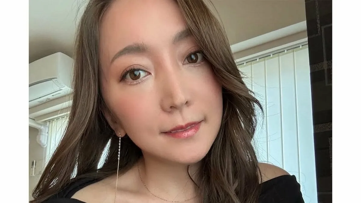 【 加藤綾菜 】　「今からは親友のコンサート初日に行ってきます」　ダークカラーのヘアスタイルを披露　「明るいのも似合ってたけど落ち着いたのもいいですねー」　反響続々