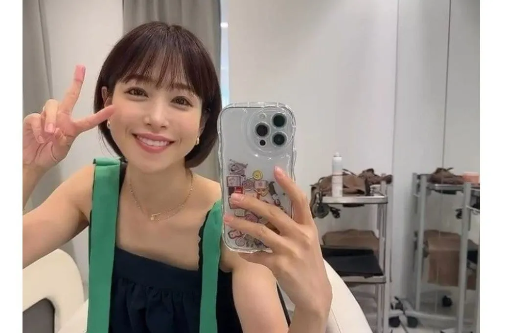 【 鷲見玲奈 】　「カラーとトリートメントで髪の毛復活！！！」「毎日のヘアケアが疎かになりがち」プロの技で輝く髪を披露　美容室でのヘアケア体験を公開
