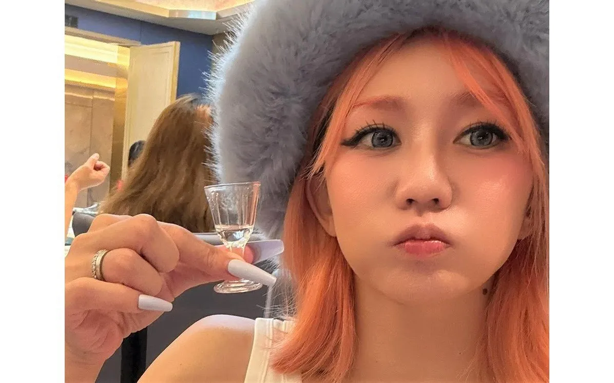 【 倖田來未 】　「ひゃーーー　呑んだらこんな顔なります。爆」　中国の「全然可愛くない度数のお酒！！」を堪能