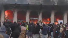 フランス全土で55万人規模のデモ　ガソリン高騰などに抗議　一部が暴徒化し治安部隊と衝突　1200人拘束　マクロン大統領「フランスに暴力入り込む余地ない」