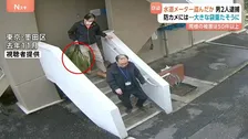 重たそうに大きな袋を運び…防犯カメラが捉えた犯行直後の様子　都営アパートから水道メーター窃盗か 60代の男2人逮捕　同アパートでは“被害50件以上”確認
