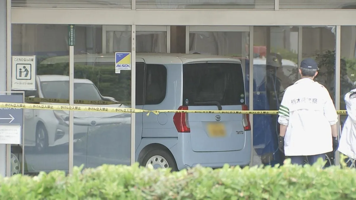 「アクセルとブレーキを踏み間違えた」79歳女性が運転する車が病院に突っ込む　栃木・小山市