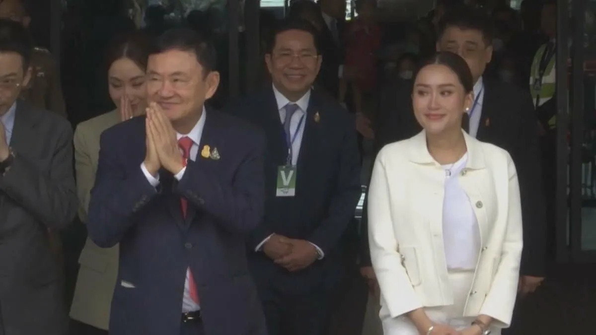 タイのタクシン元首相が国外逃亡か プライベートジェット機で出国　タクシン氏「タイに戻るつもりだ」