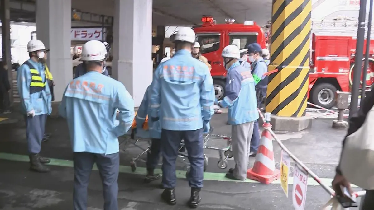 タクシーが歩道に乗り上げ歩行者はねる 4人けが、全員意識あり　東京・上野駅前の交差点