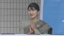 愛子さま 民族衣装で「ラオスフェスティバル」に登壇　民族舞踊に笑顔で拍手送る