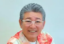 【 布川敏和 】　ぎっくり腰に　「腰が, グキッ！っと～」「外も寒かったからかな~~~？」「いや, 還暦ジジイの運動不足やろなぁ~~~!!」「あぁ, 情けない~~~」