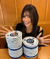 【 山田あい 】　回転寿司で25皿を完食　「お皿以外も頼んでるけどこれがデフォです」　驚きの食欲に「女子でこれはレジェンド級」と反響