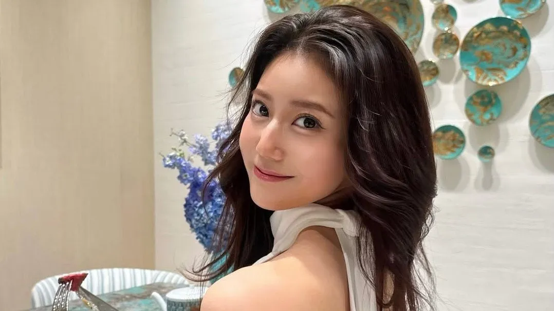 【阿部なつき】「誕生日の月はドレスアップする機会が増えて嬉しい」ティファニーのカフェで白いドレス姿で誕生日祝い