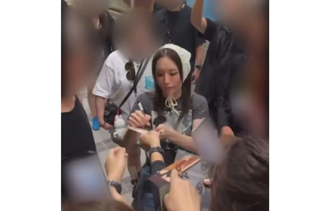 【 浜崎あゆみ 】　シンガポールでファンから大歓迎　「一丸となって全力でエンタメやりきります」　アジアツアーへ意気込み