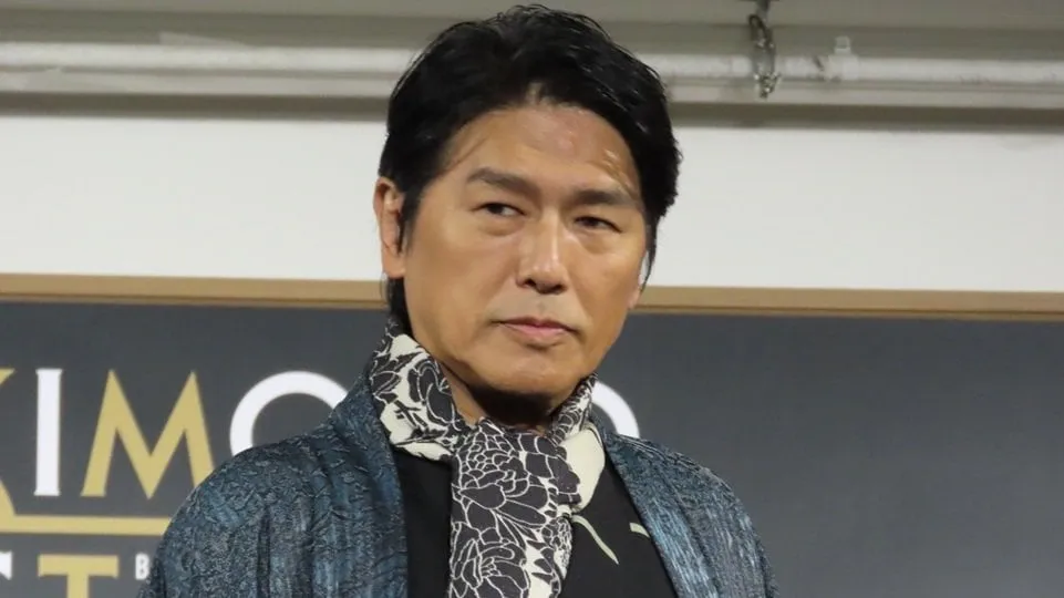 【 高橋克典 】大人の色気が漂う着物姿を披露 「楽屋で女性ものの着物を羽織ったりします」と明かす