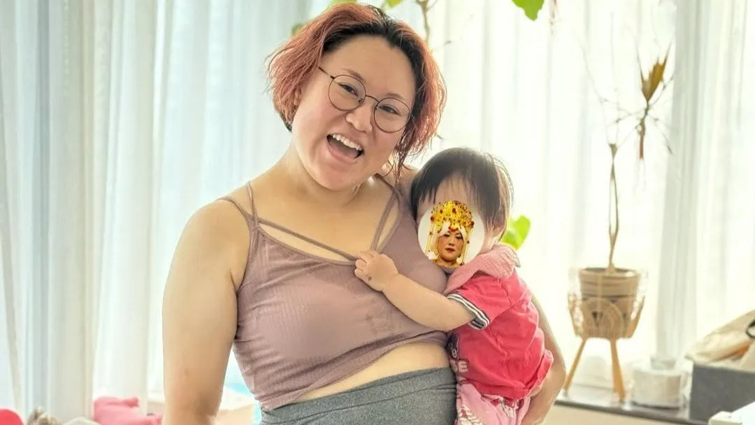 【 バービー 】娘を抱いて汗まみれ「#エアコン不調ぎみ」着替え回数「数え切れません」　ハッシュタグには買い物メモか