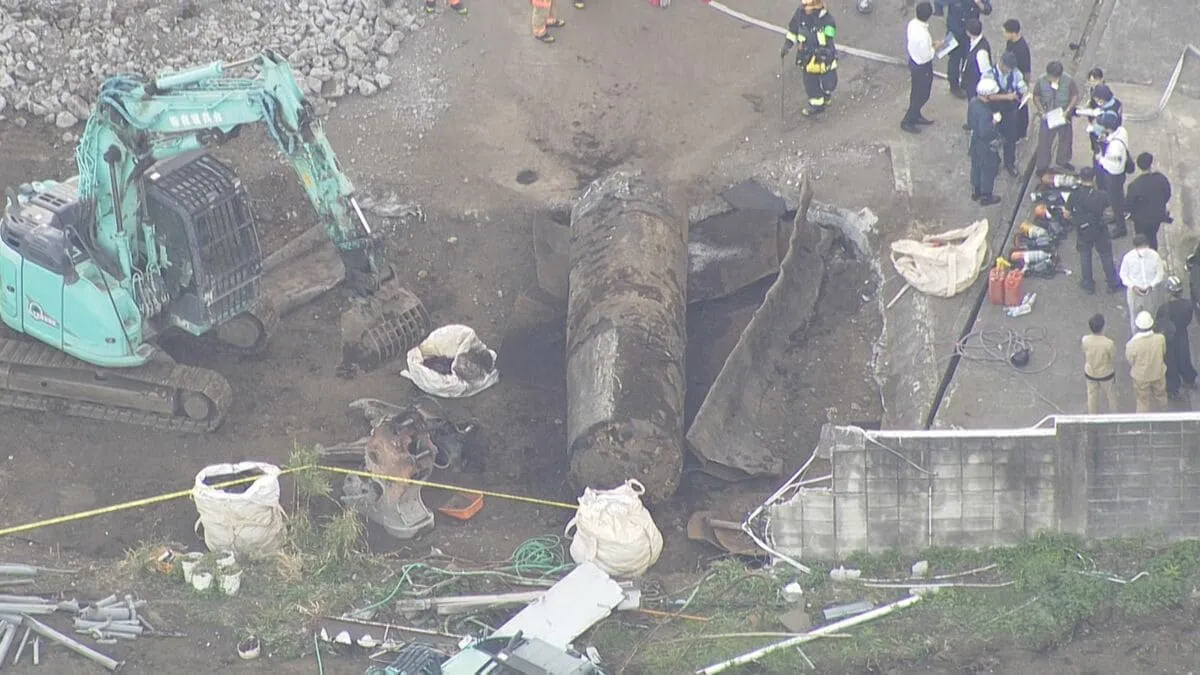【速報】JR国立駅近くの工事現場で爆発か 50代ぐらいの男性1人搬送も意識あり ガソリンスタンドの跡地で工事中か 警視庁　