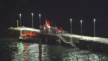 【速報】羽田空港沖で船が岩礁に接触し横転と通報 10人乗船でけが人複数との情報も 警視庁・東京消防庁