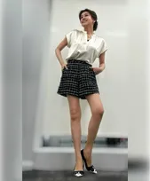 【 藤原紀香 】　美脚ショットに　ファン反響　「足長ーい」「一瞬アクスタかと」「完璧です　綺麗過ぎです」