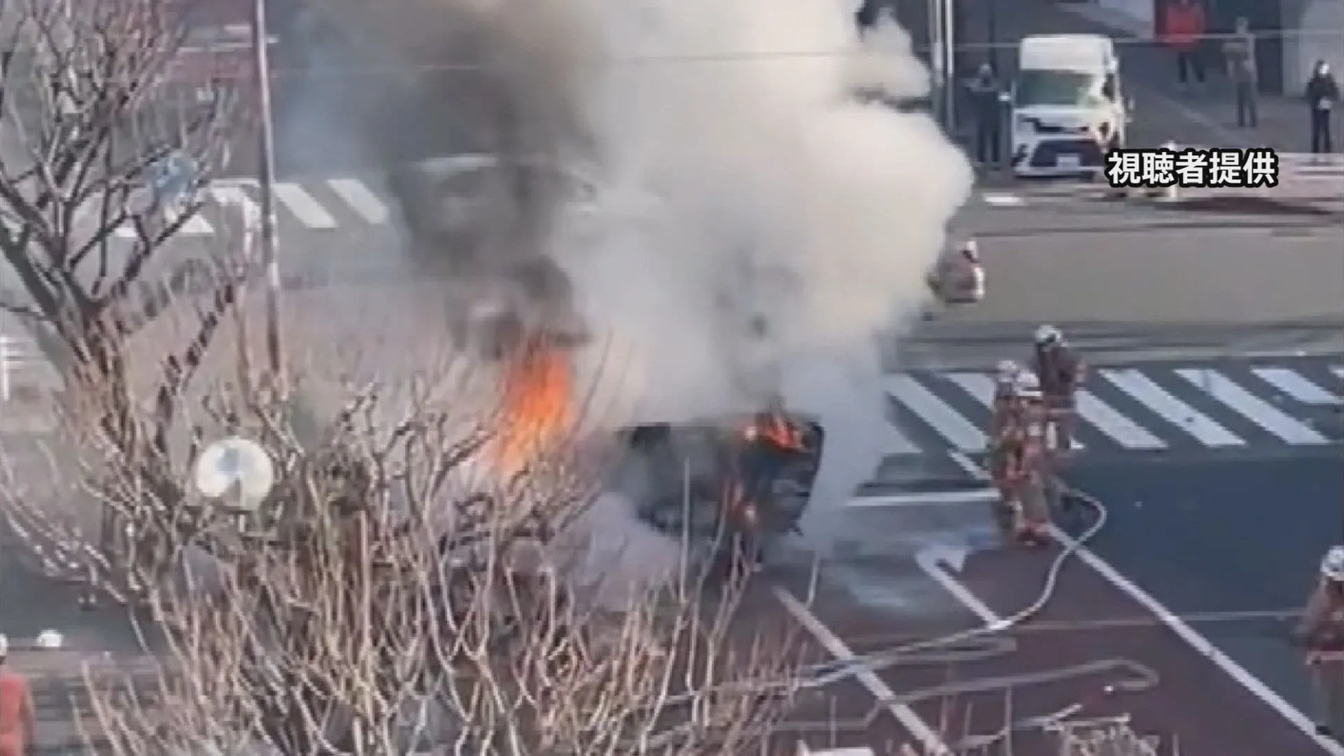 「眠くなって意識が遠のいた」追突された車が横転・炎上で1人死亡　東京・八王子市で追突事故