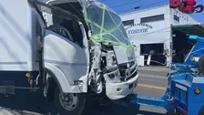 自動車整備会社にトラック突っ込む　運転手が意識不明　栃木・足利市
