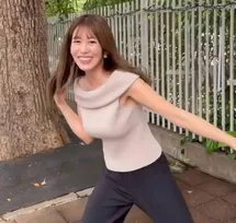 【 中川安奈 】　ダンス動画を公開　「みんながやってるこれ、可愛いからまねしたくて何回も練習したんだけどなんか違う...」「誰かコツを教えてください」