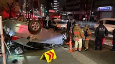 【速報】パトカーが追跡した乗用車が別の車に衝突し横転…車に乗っていた2人は逃走　警視庁が行方追う　東京・杉並区