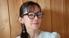 【 小西真奈美（47） 】　「老眼きたー？！」　老眼の疑いで眼科受診も診断は「疲れ目」　メガネ姿で視力「右1.5、左1.2」を報告