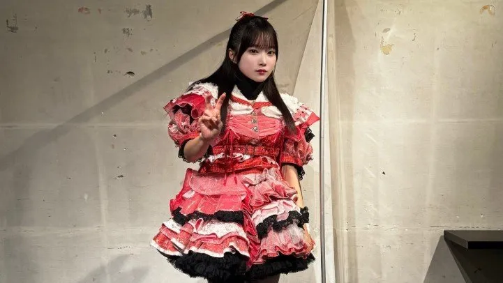 【#ババババンビ】 “ぎっくり首” 岸みゆさん　コルセットのまま真顔でイベント登場　「台用意されてた笑」