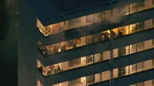 東京・江東区亀戸の団地の一室で火事 1人死亡　70代男性と連絡取れず