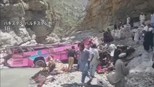 パキスタンでバスが渓谷に転落　40人死亡