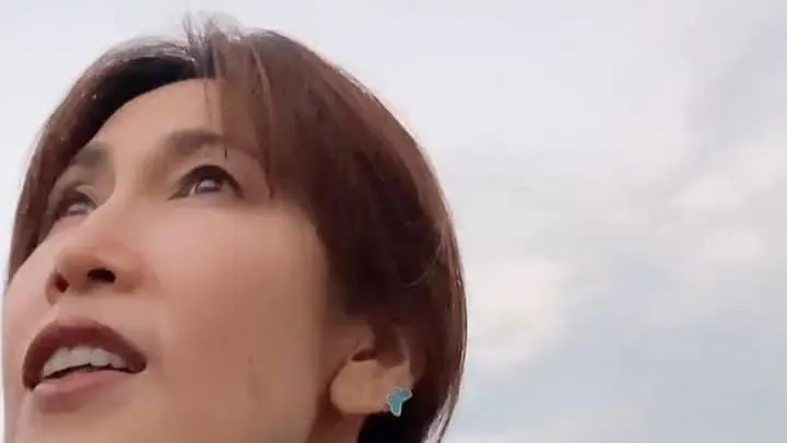 【 工藤静香 】 “寝転がって空を見るのが気持ちいいんだな” 　「大好きな場所」で「ちょいと休憩」