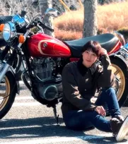 【 笠井海夏子 】 「キックスタートいつかやってみたいな。できる気がしないけど」「こう見えて大型乗れます。安全運転大好きマンです」　バイクとのオフショット公開